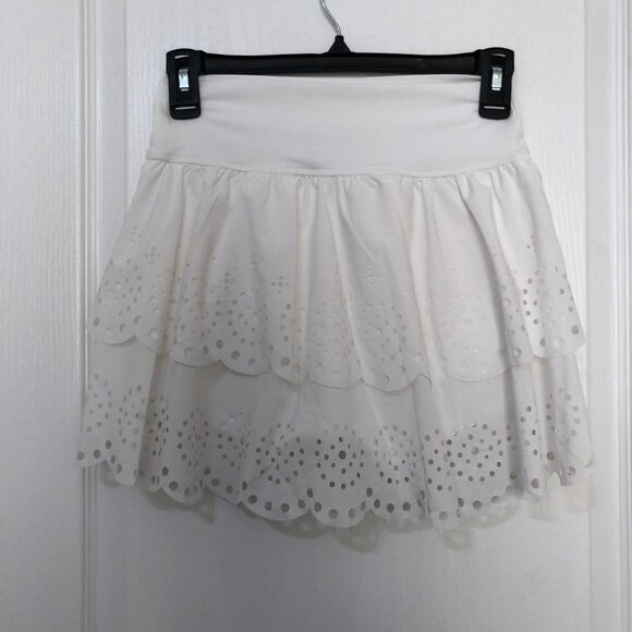 Offline By Aerie White Eyelet Tiered Skirt With Built-In Shorts Size Medium NWOT - Picture 3 of 6
